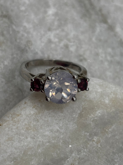 925 Sterling Silver Lavender Quartz and Garnet Trilogy Ring - Size M