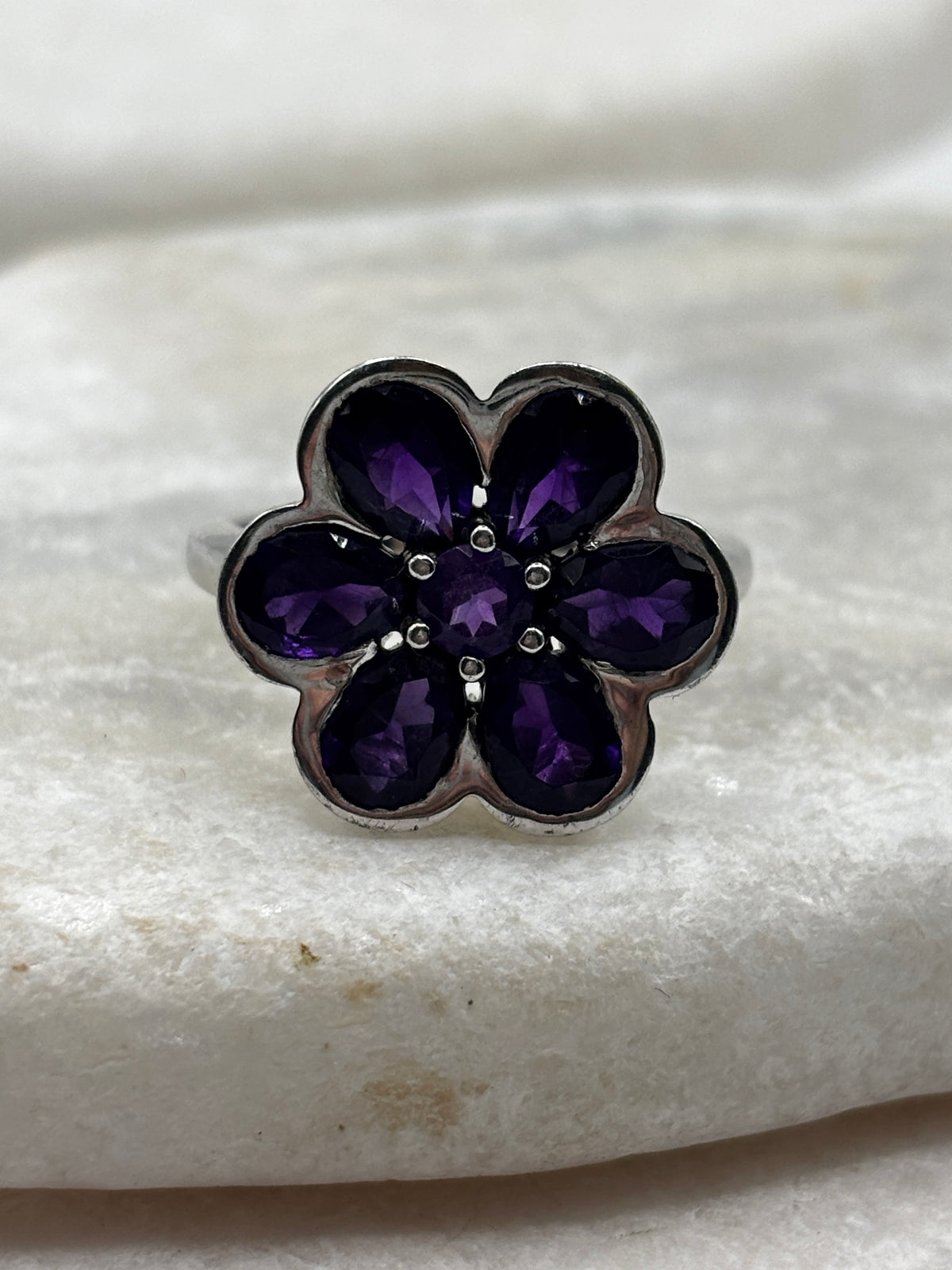 925 Sterling Silver Amethyst Floral Flower Band - Size Q