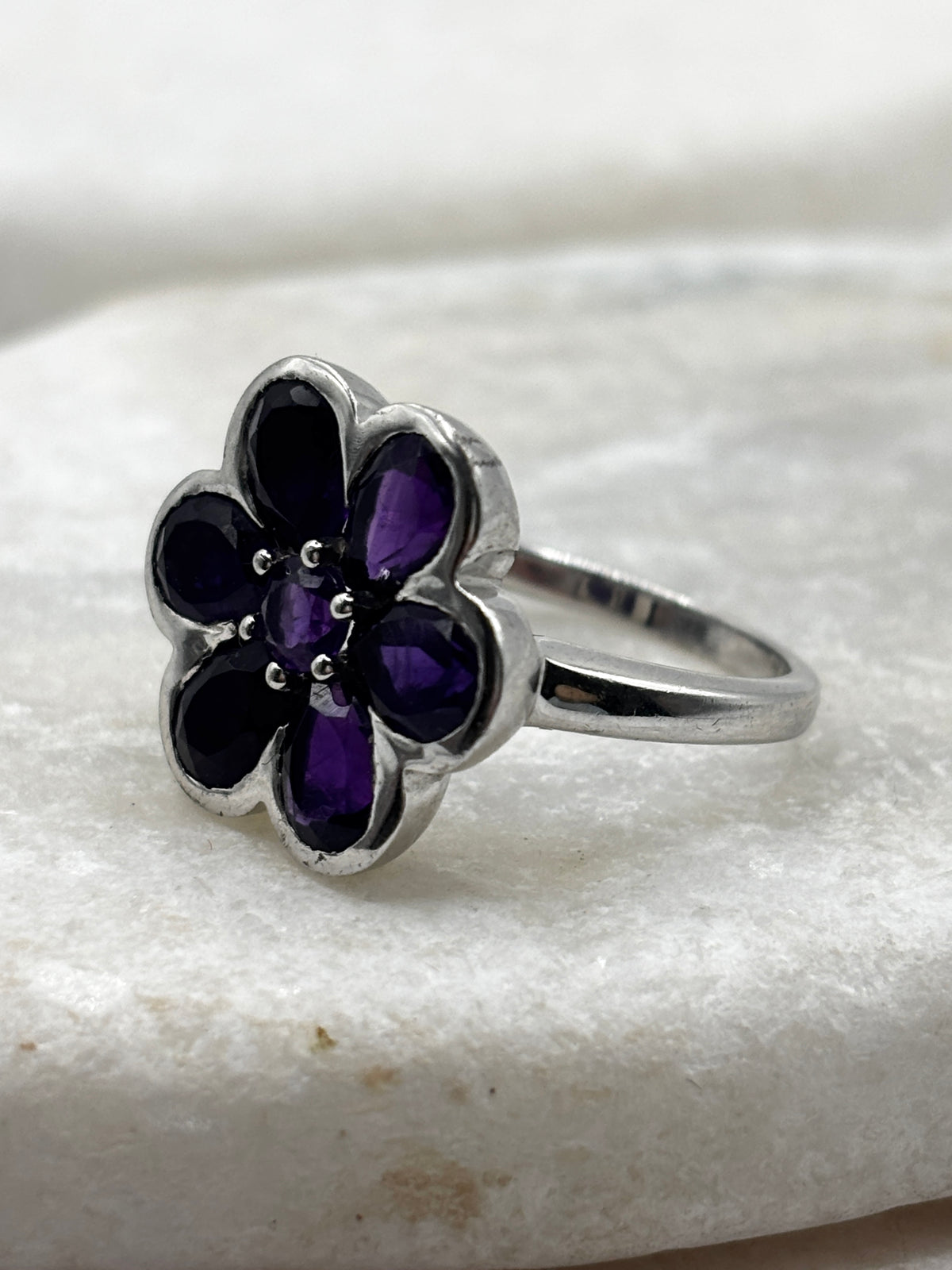 925 Sterling Silver Amethyst Floral Flower Band - Size Q