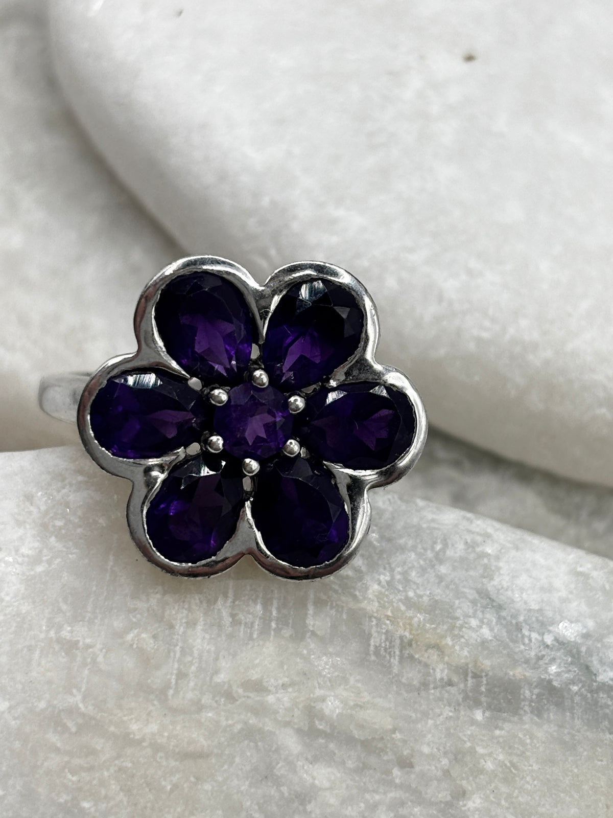 925 Sterling Silver Amethyst Floral Flower Band - Size Q