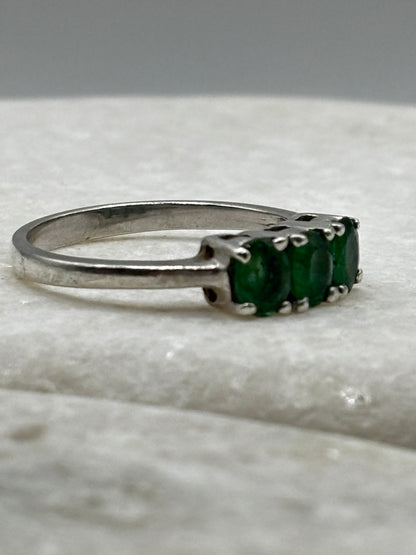 925 Sterling Silver Emerald Trilogy Ring Band - Size O