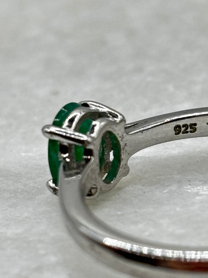 925 Sterling Silver Emerald Solitaire Ring - Size Q