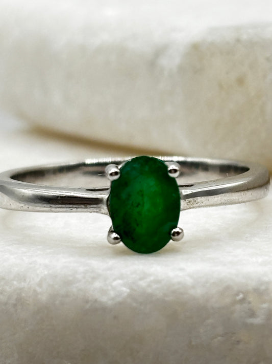 925 Sterling Silver Emerald Solitaire Ring - Size Q