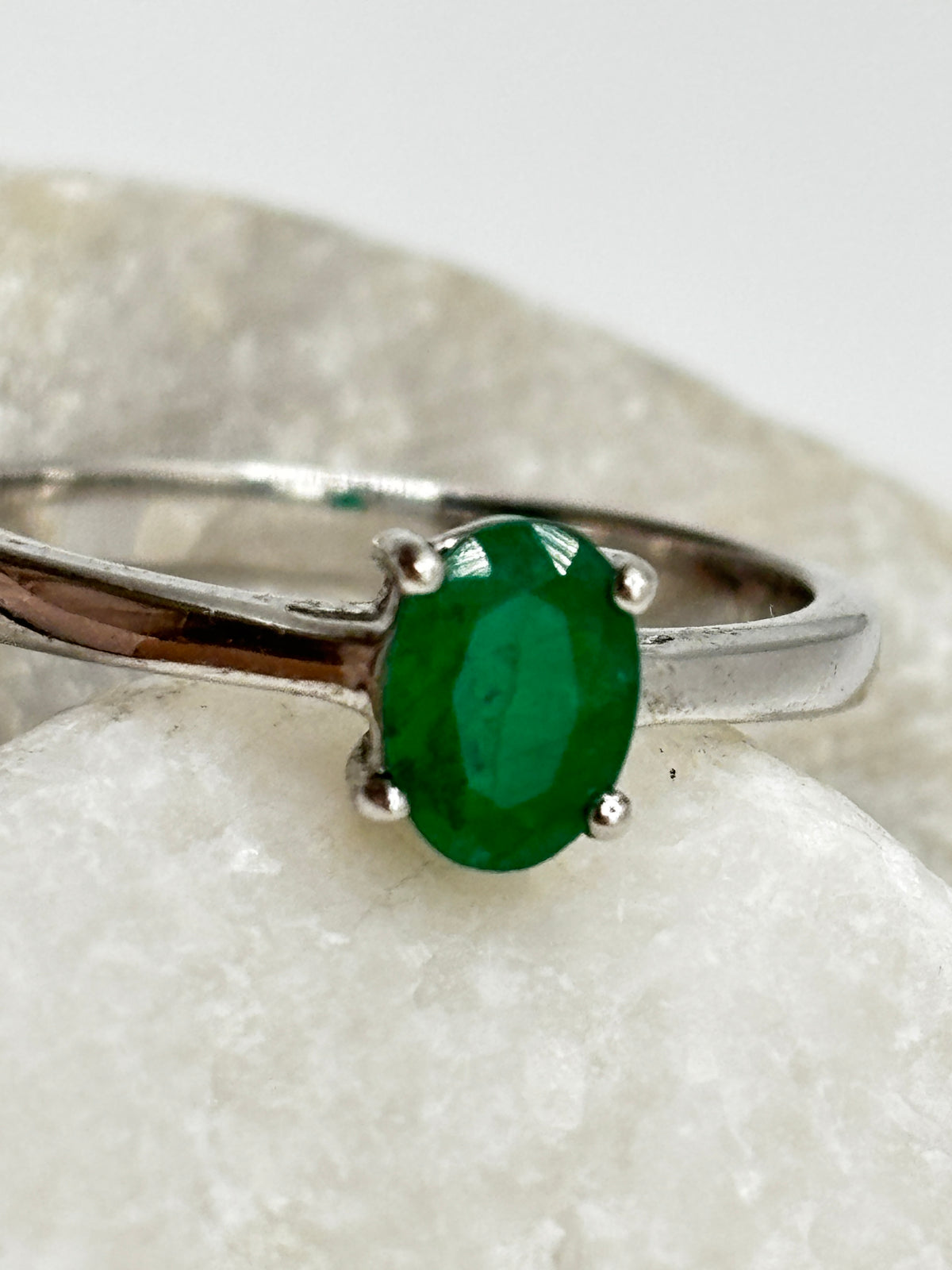 925 Sterling Silver Emerald Solitaire Ring - Size Q