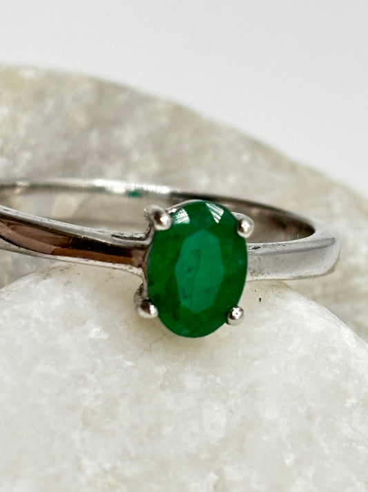 925 Sterling Silver Emerald Solitaire Ring - Size Q