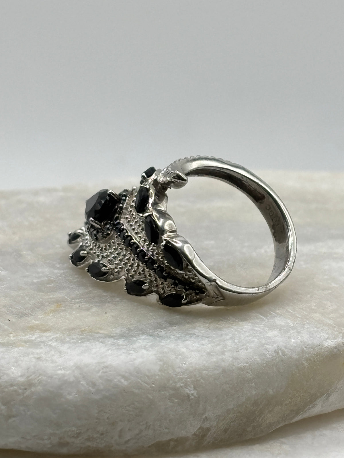 925 Sterling Silver Black Spinel Leaf Ring - Size O