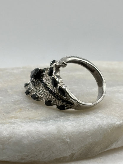925 Sterling Silver Black Spinel Leaf Ring - Size O