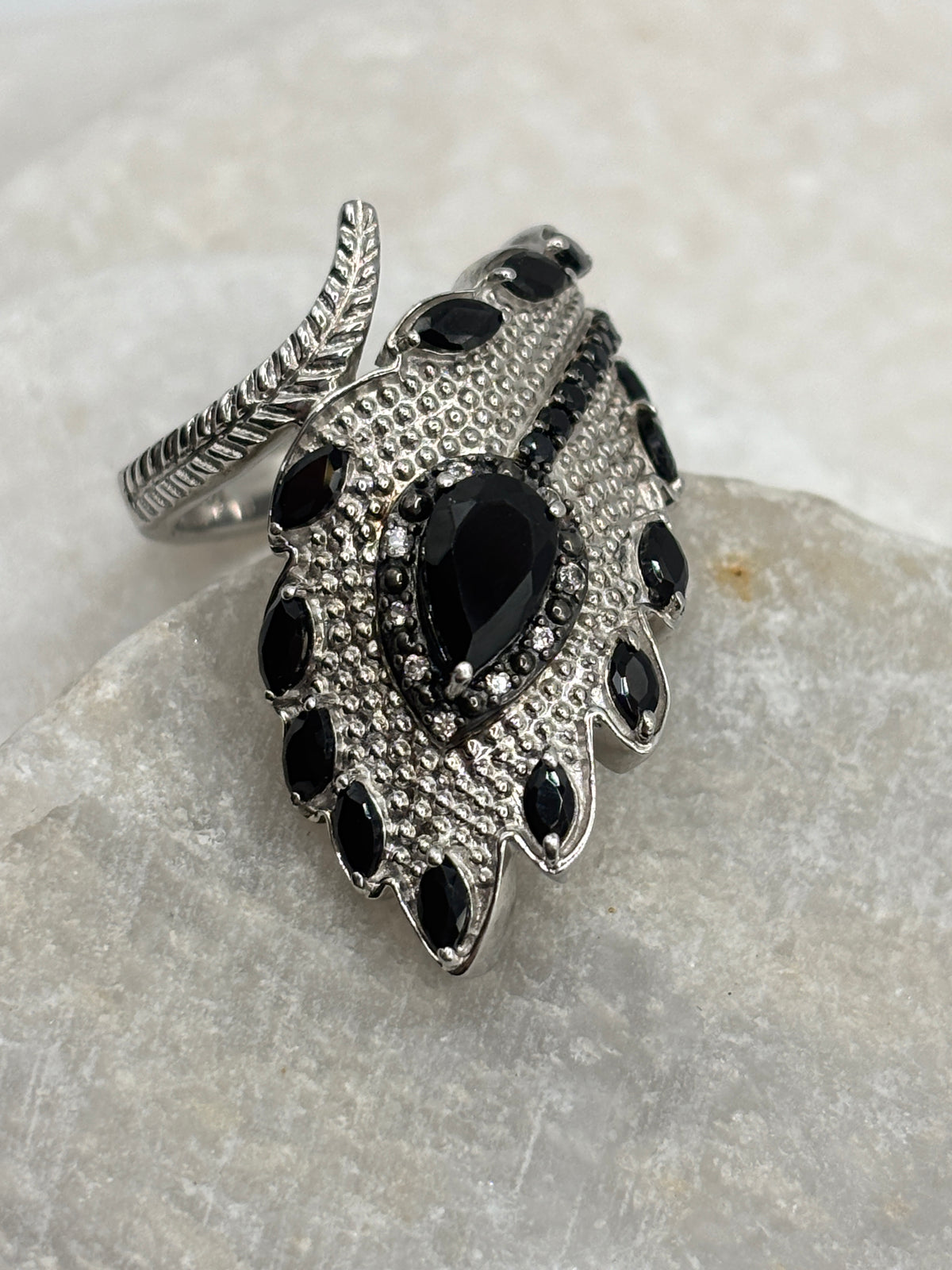 925 Sterling Silver Black Spinel Leaf Ring - Size O
