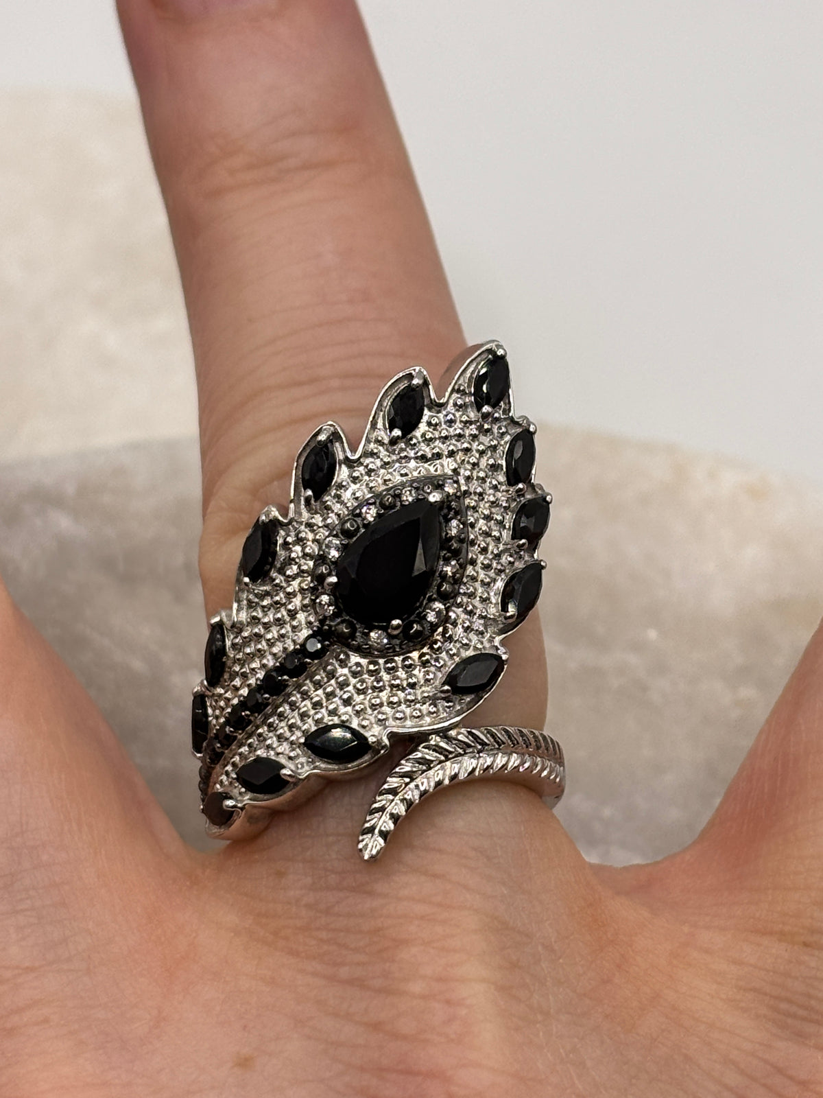 925 Sterling Silver Black Spinel Leaf Ring - Size O