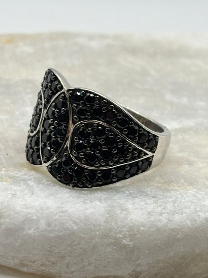 925 Sterling Silver Black Spinel Twist Ring - Size Q
