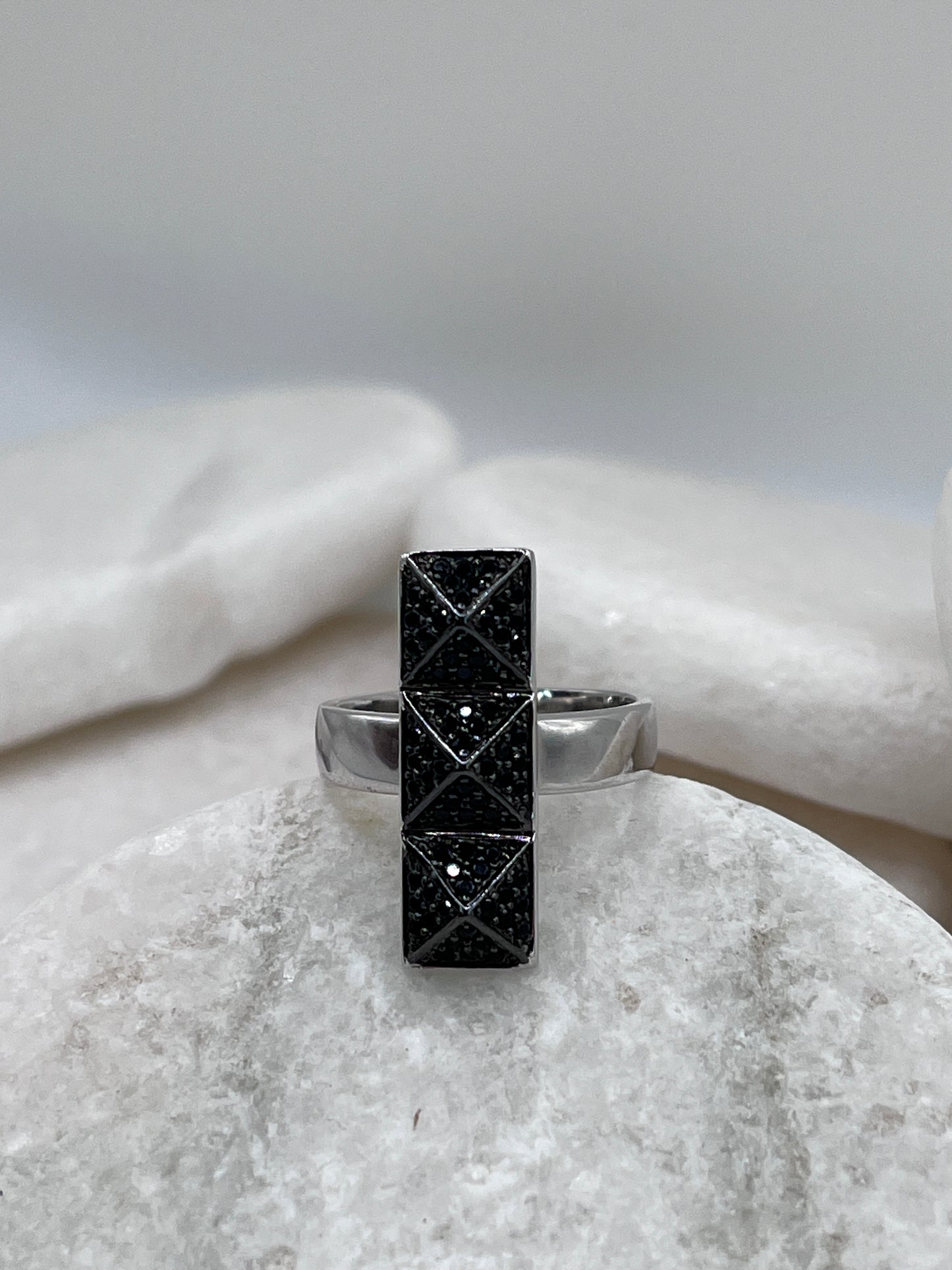 925 Sterling Silver Black Spinel Pyramid Ring Size S