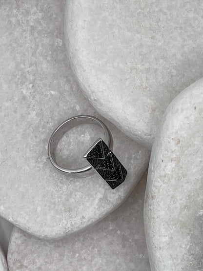 925 Sterling Silver Black Spinel Pyramid Ring Size S