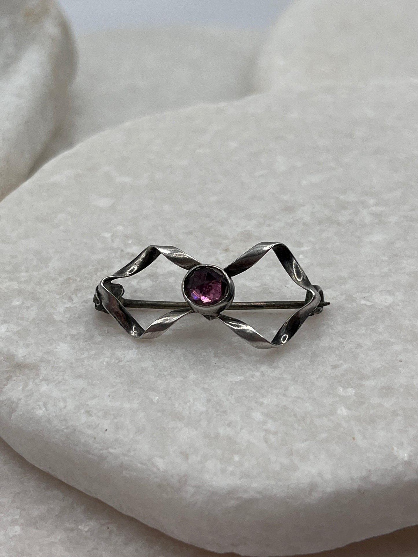 925 Sterling Silver Vintage Amethyst Ribbon Broach Size S