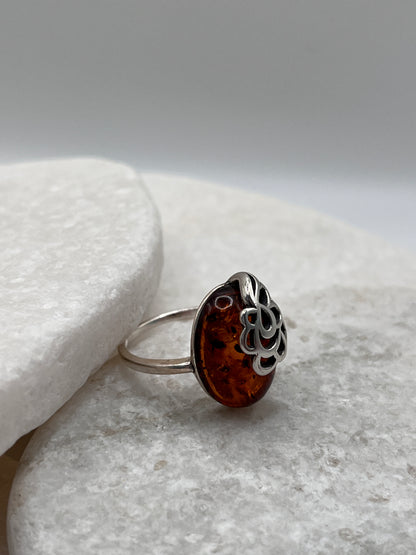 925 Sterling Silver Amber Ring With Leaf Design