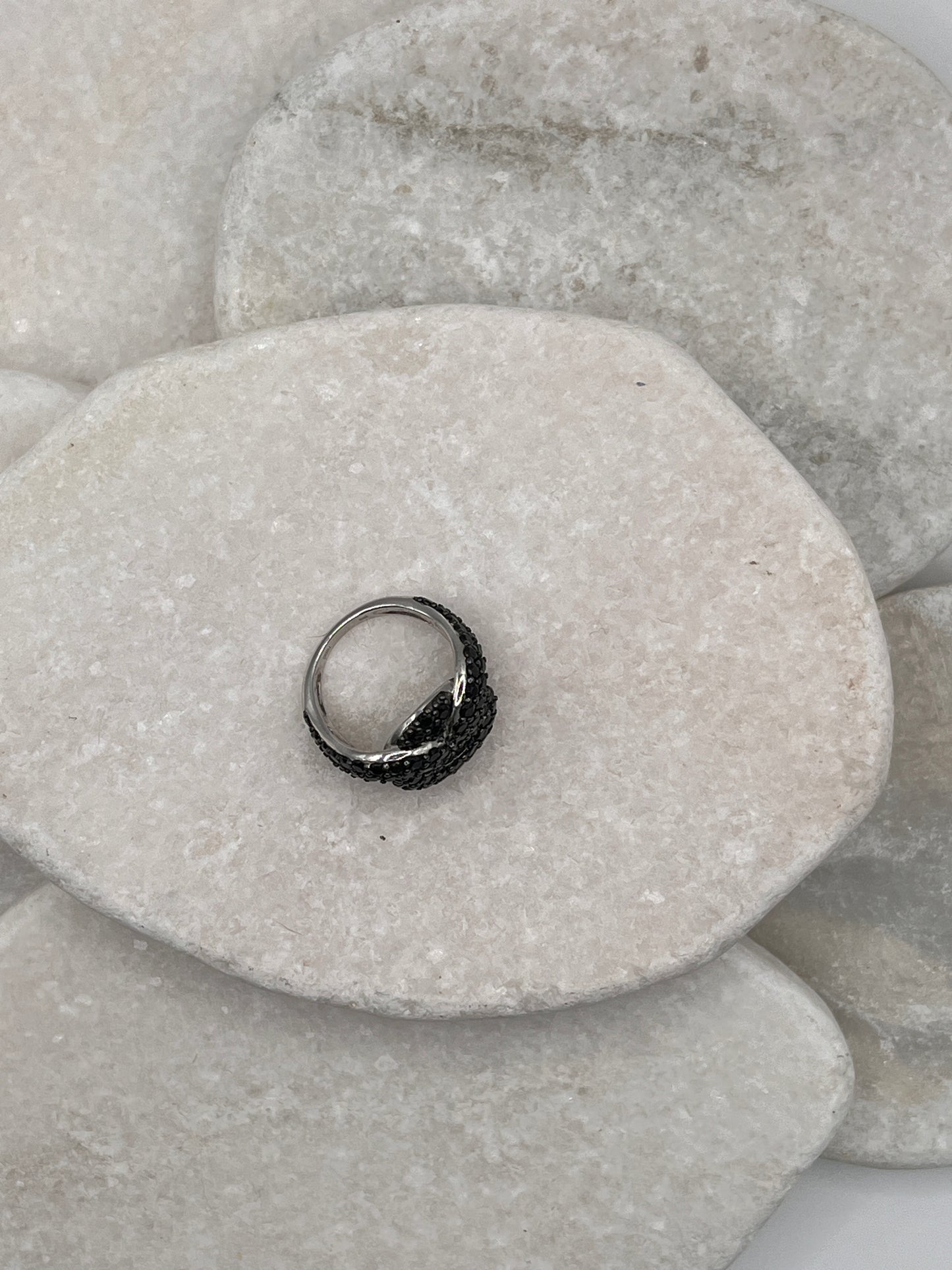 925 Sterling Silver Black Spinel Twist Ring Size K