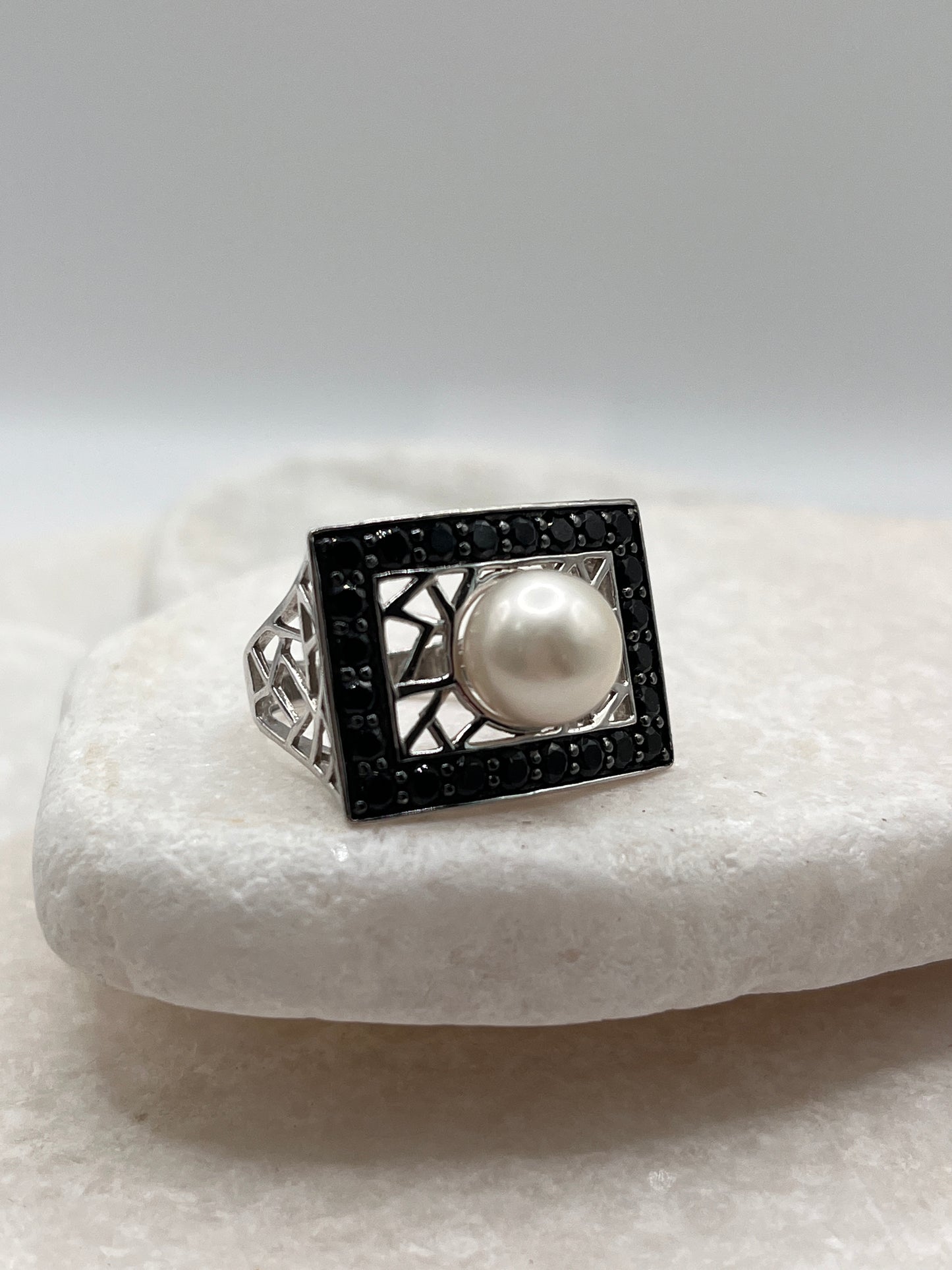 925 Sterling Silver Black Spinel And Fresh Water Pearl Ring Size P