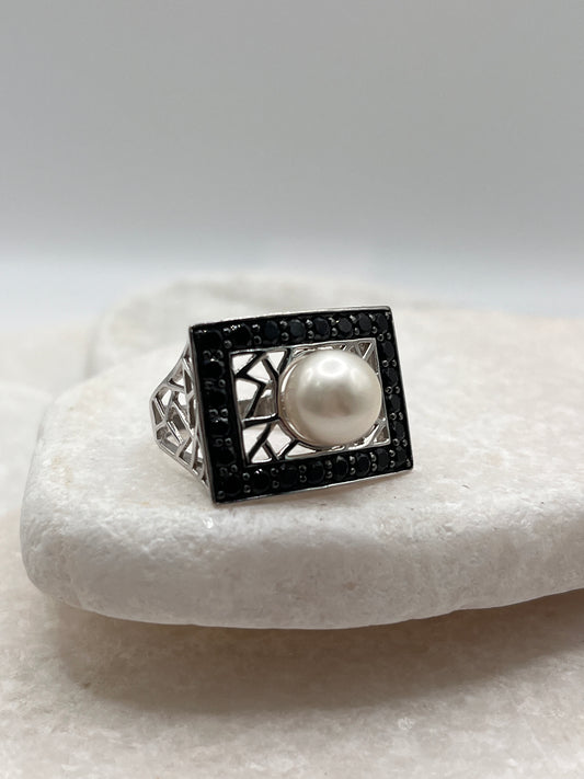 925 Sterling Silver Black Spinel And Fresh Water Pearl Ring Size P