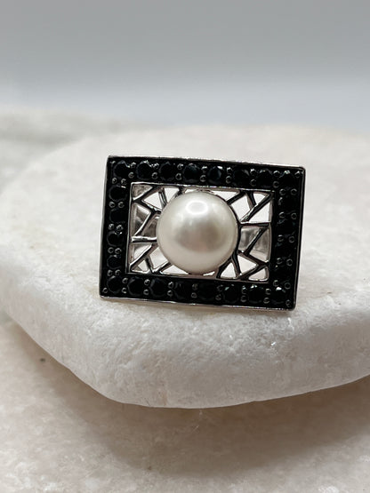 925 Sterling Silver Black Spinel And Fresh Water Pearl Ring Size P