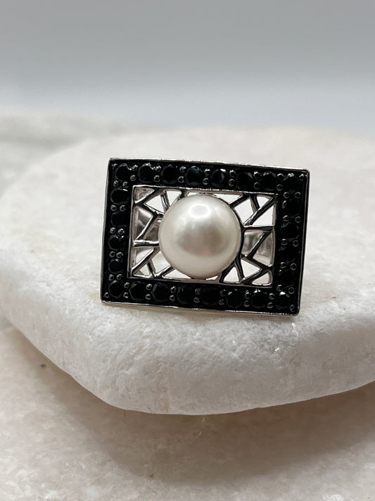 925 Sterling Silver Black Spinel And Fresh Water Pearl Ring Size P