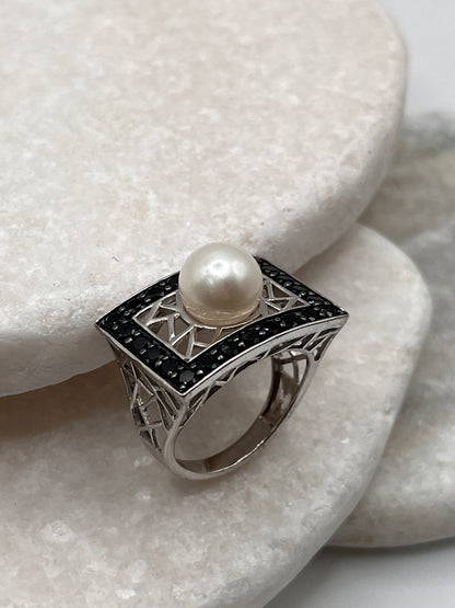 925 Sterling Silver Black Spinel And Fresh Water Pearl Ring Size P