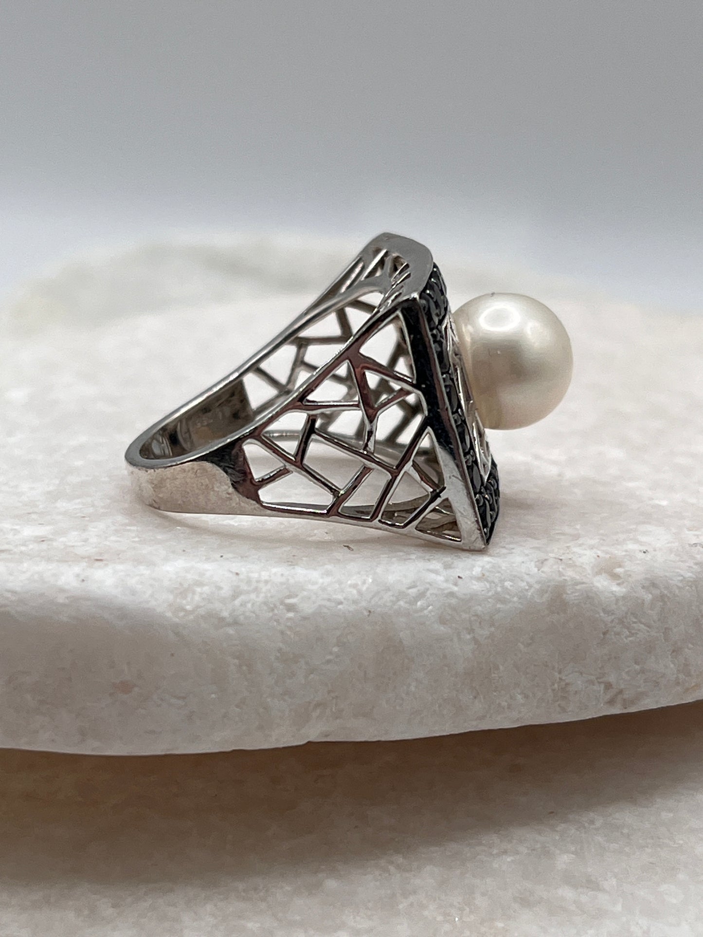 925 Sterling Silver Black Spinel And Fresh Water Pearl Ring Size P