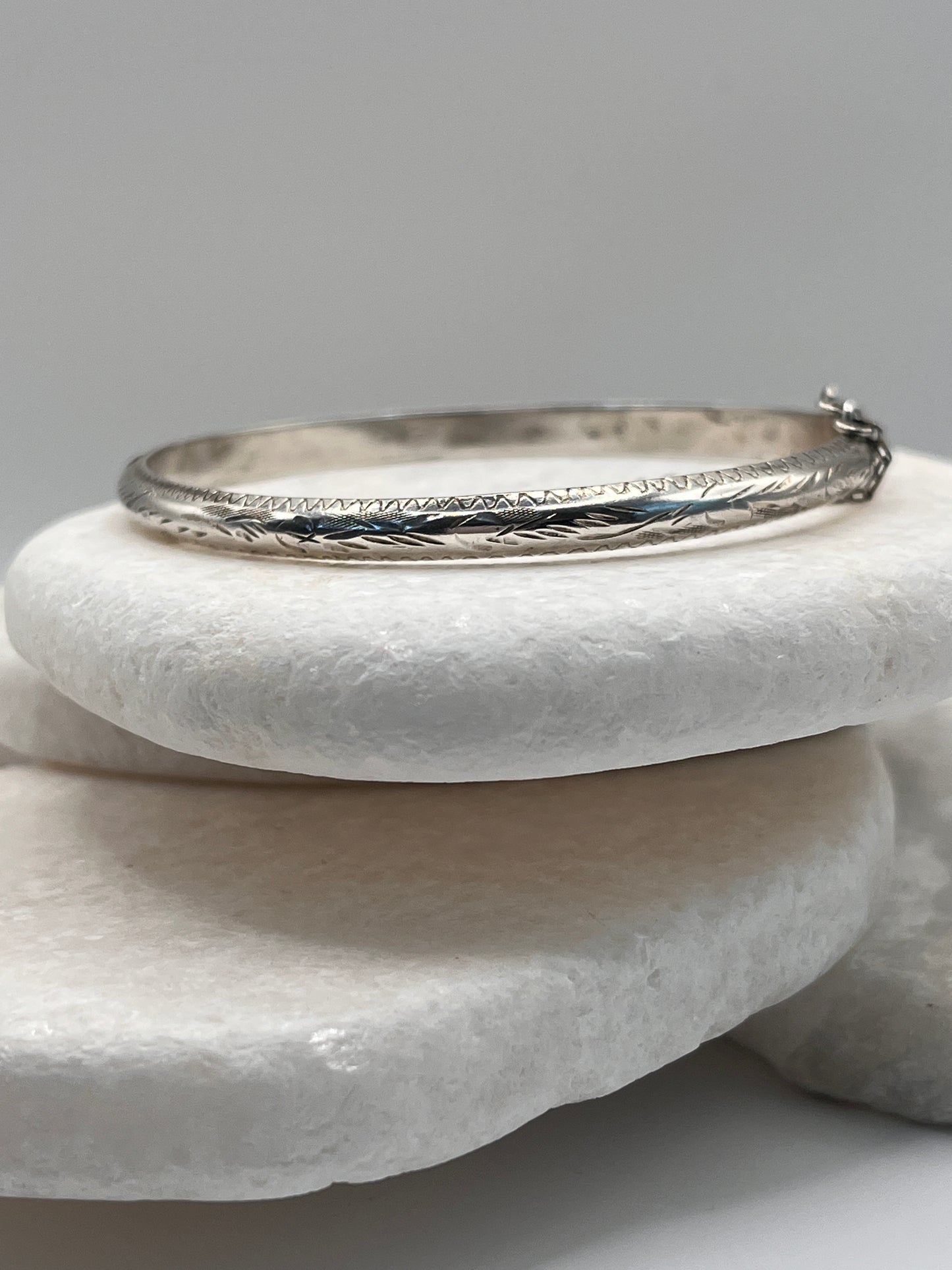 925 Sterling Silver Hinged Bangle With Floral Design