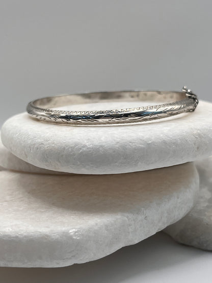 925 Sterling Silver Hinged Bangle With Floral Design