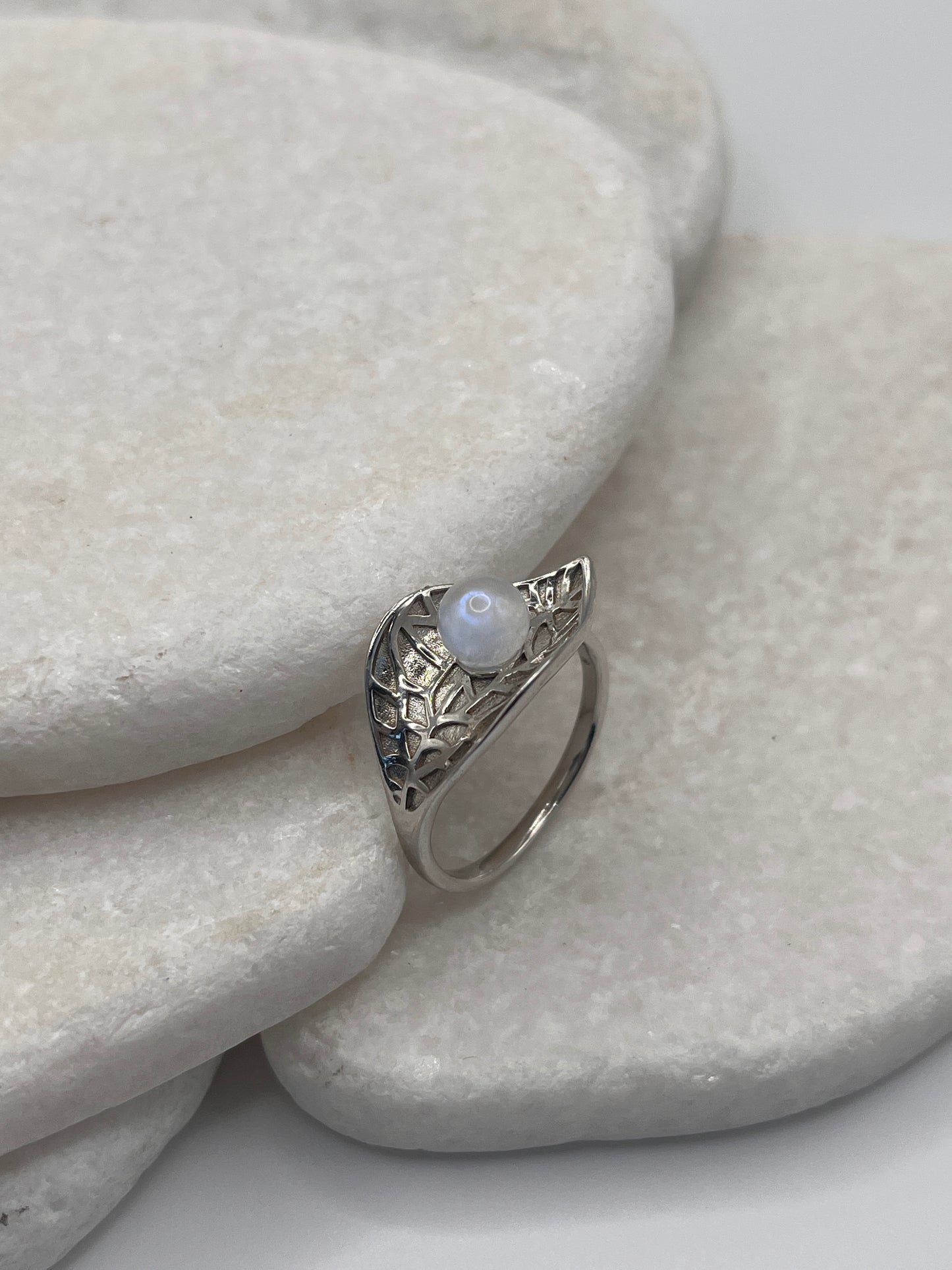 925 Sterling Silver Moonstone Leaf Size S
