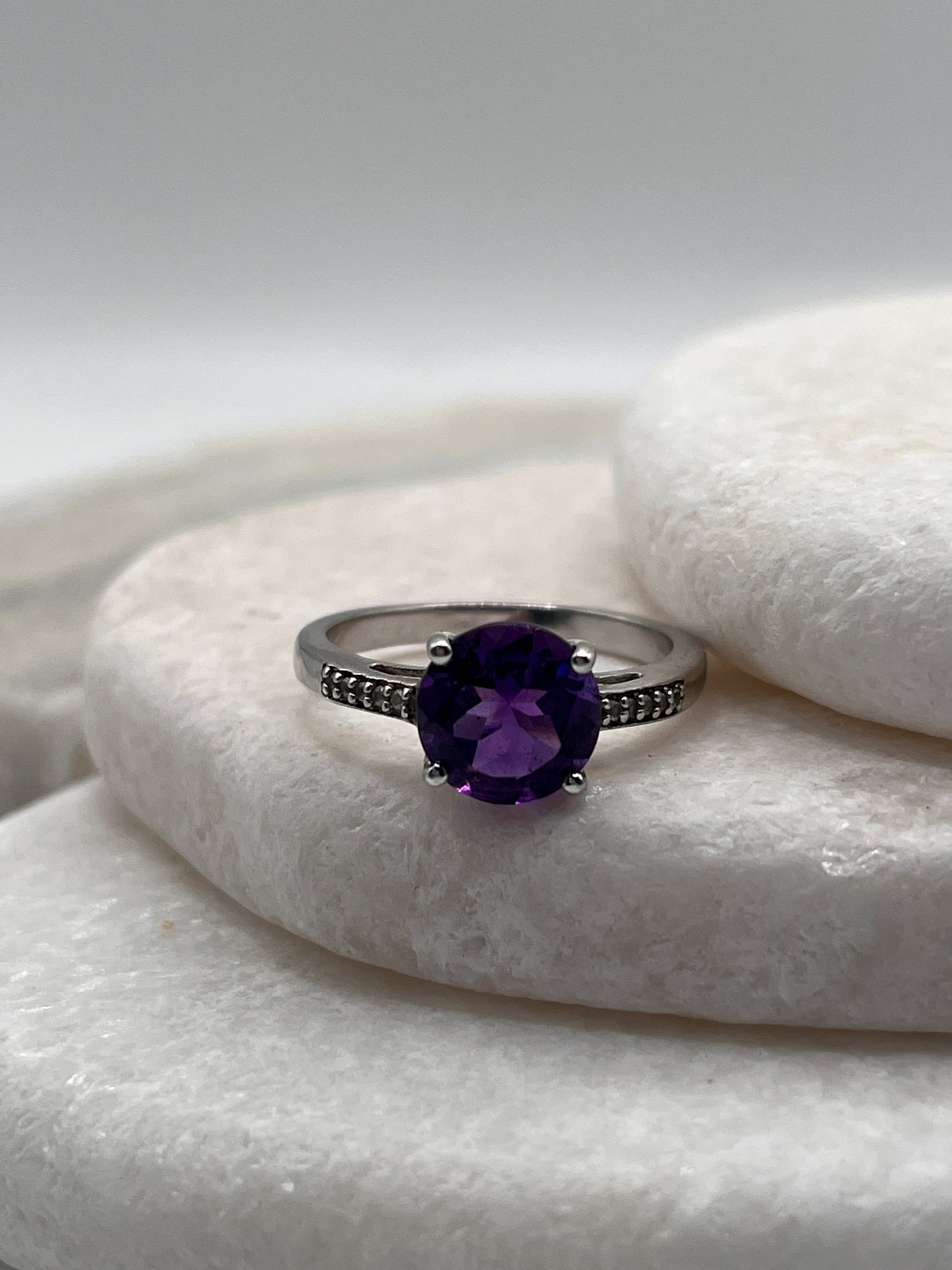 925 Sterling Silver Amethyst Solitaire Size S