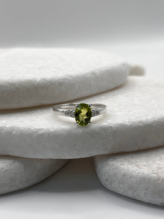 925 Sterling Silver Peridot Oval Gemstone Ring