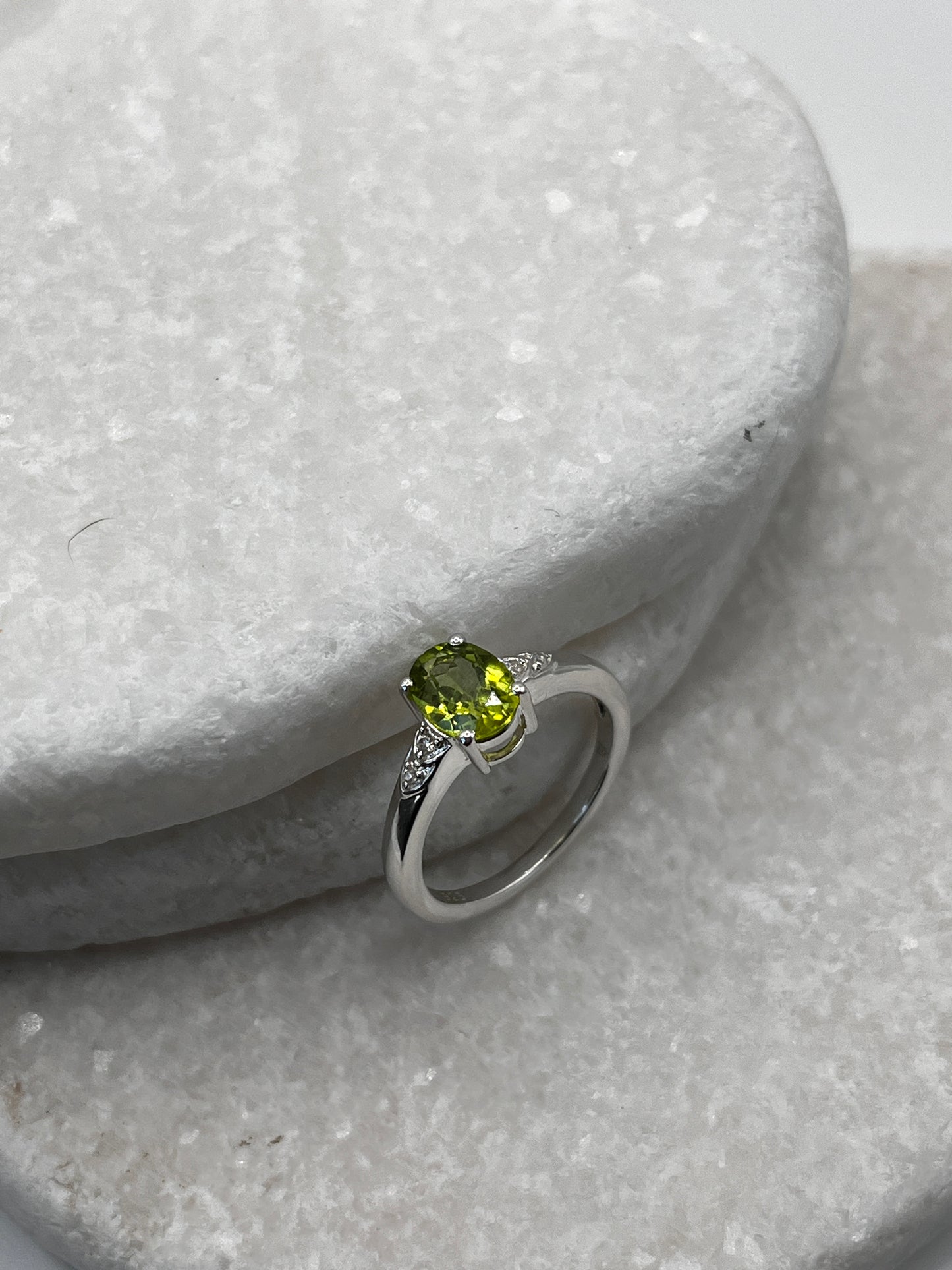 925 Sterling Silver Peridot Oval Gemstone Ring Size L