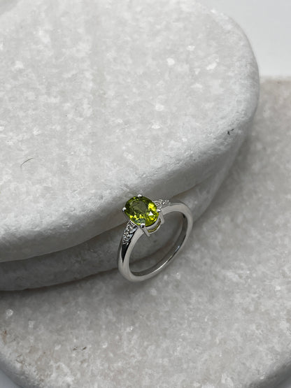925 Sterling Silver Peridot Oval Gemstone Ring Size L