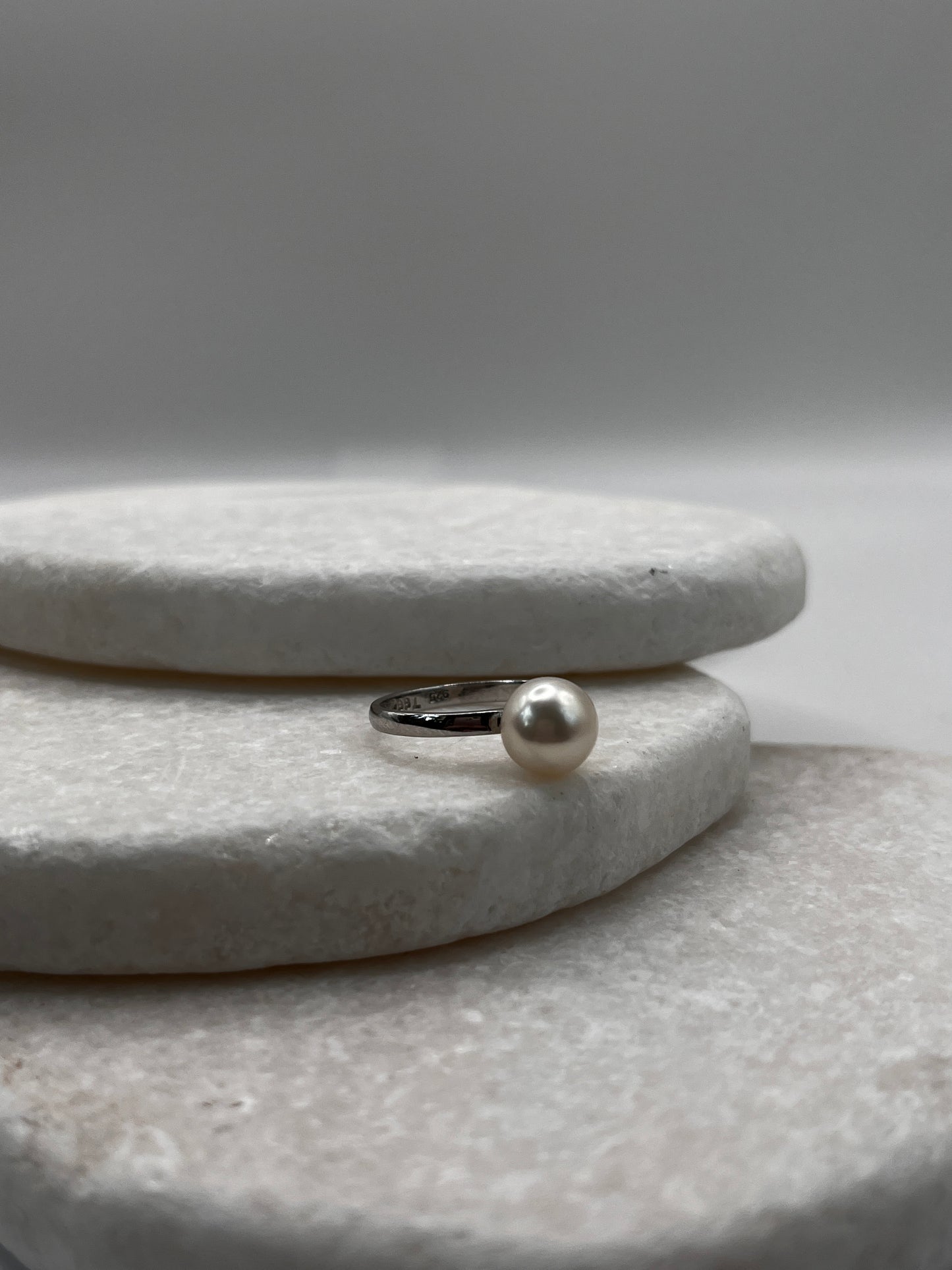 925 Sterling Silver Fresh Water Pearl Ring Size L