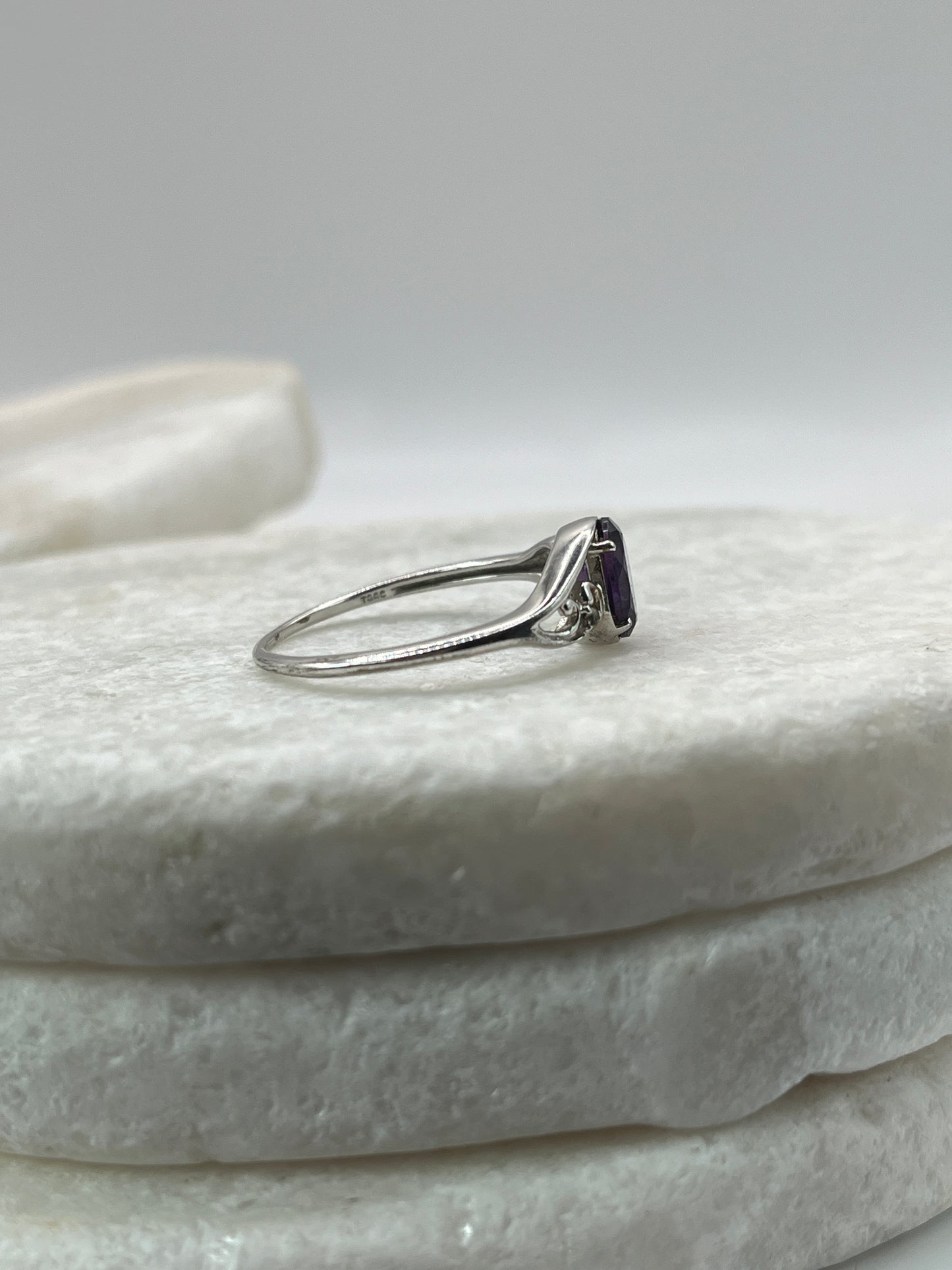 925 Sterling Silver Amethyst Twist Ring Size U,V