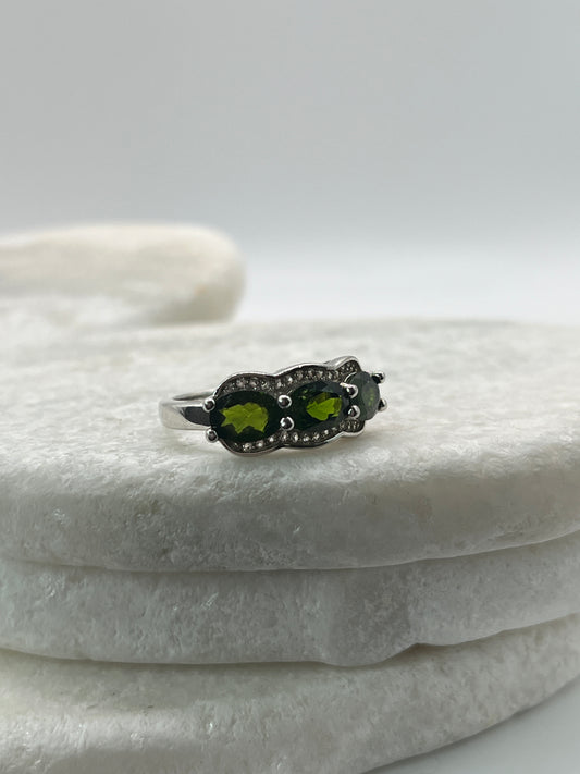 925 Sterling Silver Chrome Diopside And White Topaz Trilogy Ring Size O
