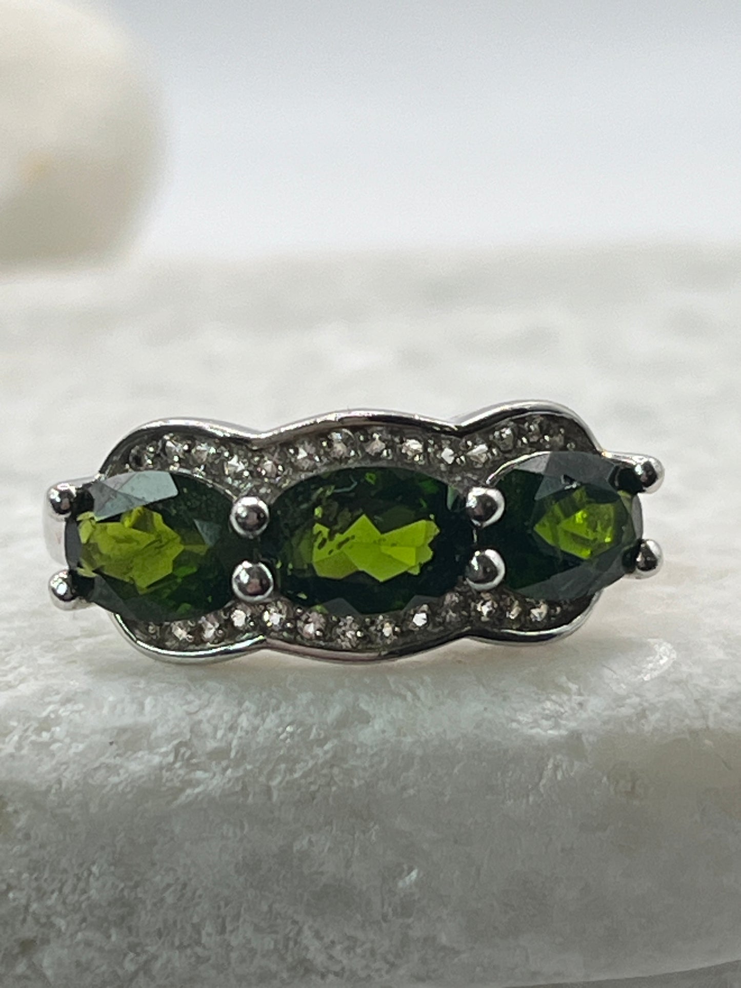 925 Sterling Silver Chrome Diopside And White Topaz Trilogy Ring Size O
