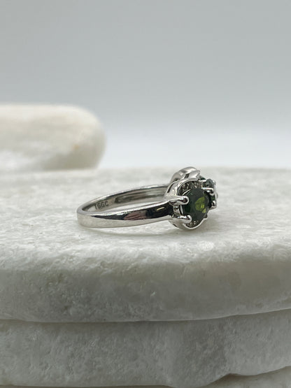925 Sterling Silver Chrome Diopside And White Topaz Trilogy Ring Size O