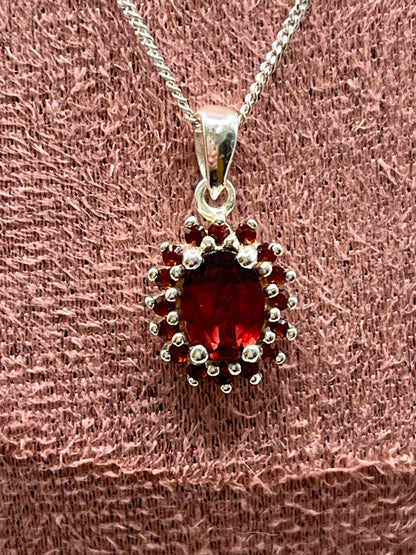 Vintage 925 Sterling Silver Oval Garnet Pendant Necklace