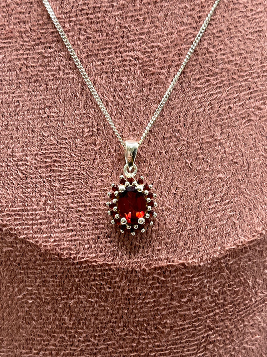 Vintage 925 Sterling Silver Oval Garnet Pendant Necklace
