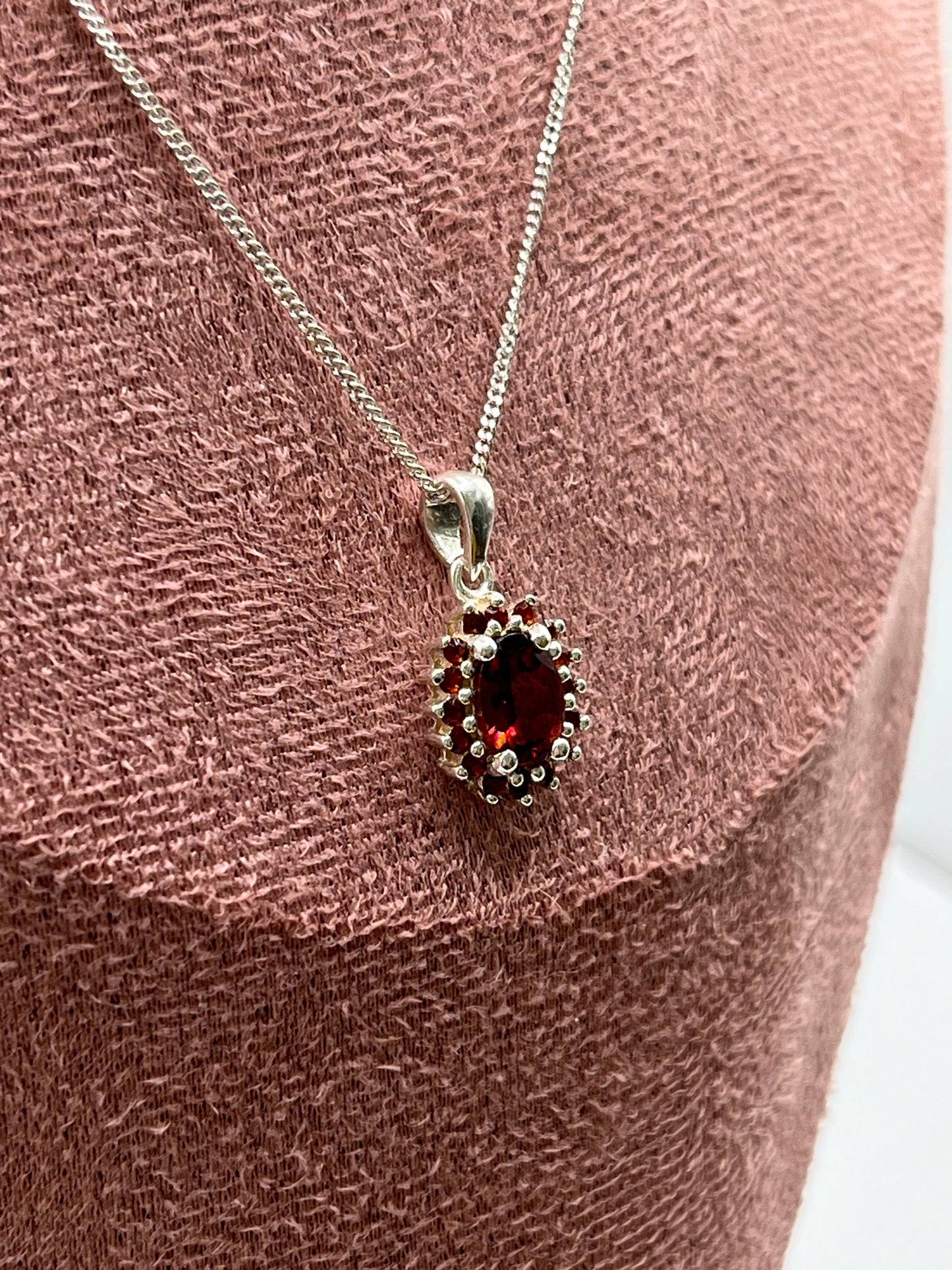 Vintage 925 Sterling Silver Oval Garnet Pendant Necklace
