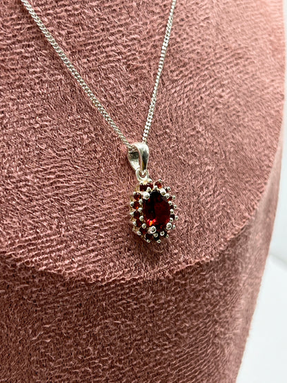 Vintage 925 Sterling Silver Oval Garnet Pendant Necklace