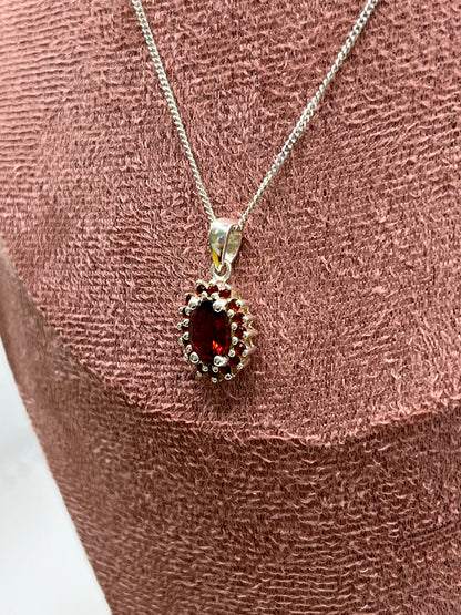 Vintage 925 Sterling Silver Oval Garnet Pendant Necklace