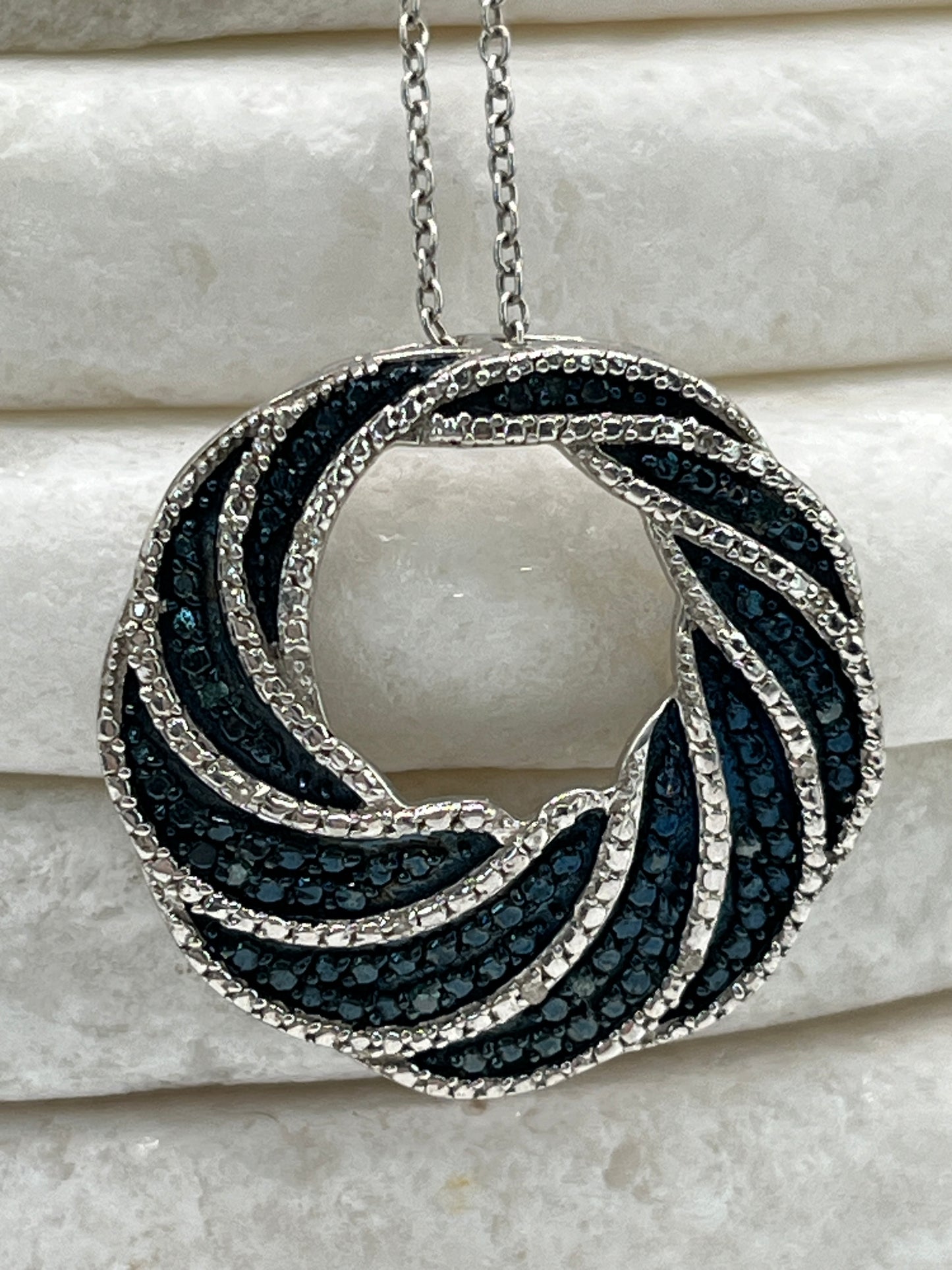 925 Sterling Silver Diamond Circle Pendant On 45cm Sterling Silver Chain