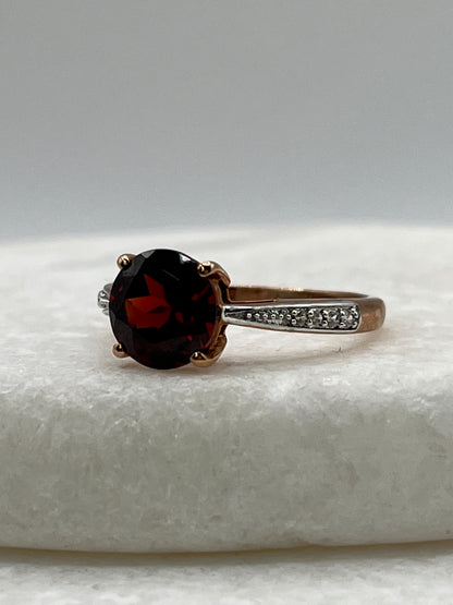 925 Sterling Silver Pink Gold Gilded Garnet And White Topaz Solitaire Ring with White Zircon Shoulders
