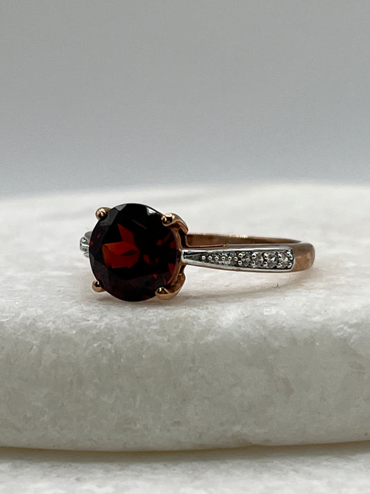 925 Sterling Silver Pink Gold Gilded Garnet And White Topaz Solitaire Ring with White Zircon Shoulders