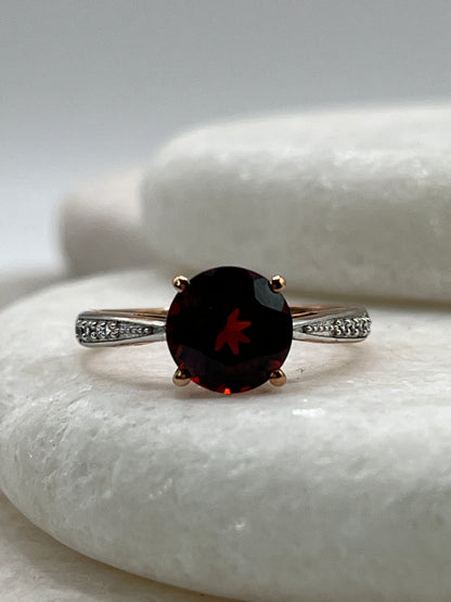 925 Sterling Silver Pink Gold Gilded Garnet And White Topaz Solitaire Ring with White Zircon Shoulders