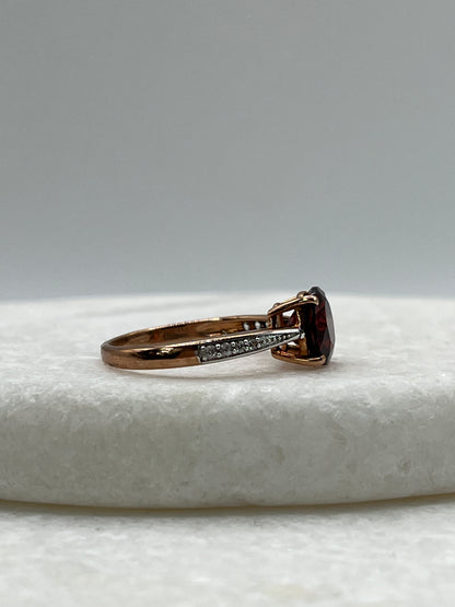 925 Sterling Silver Pink Gold Gilded Garnet And White Topaz Solitaire Ring with White Zircon Shoulders