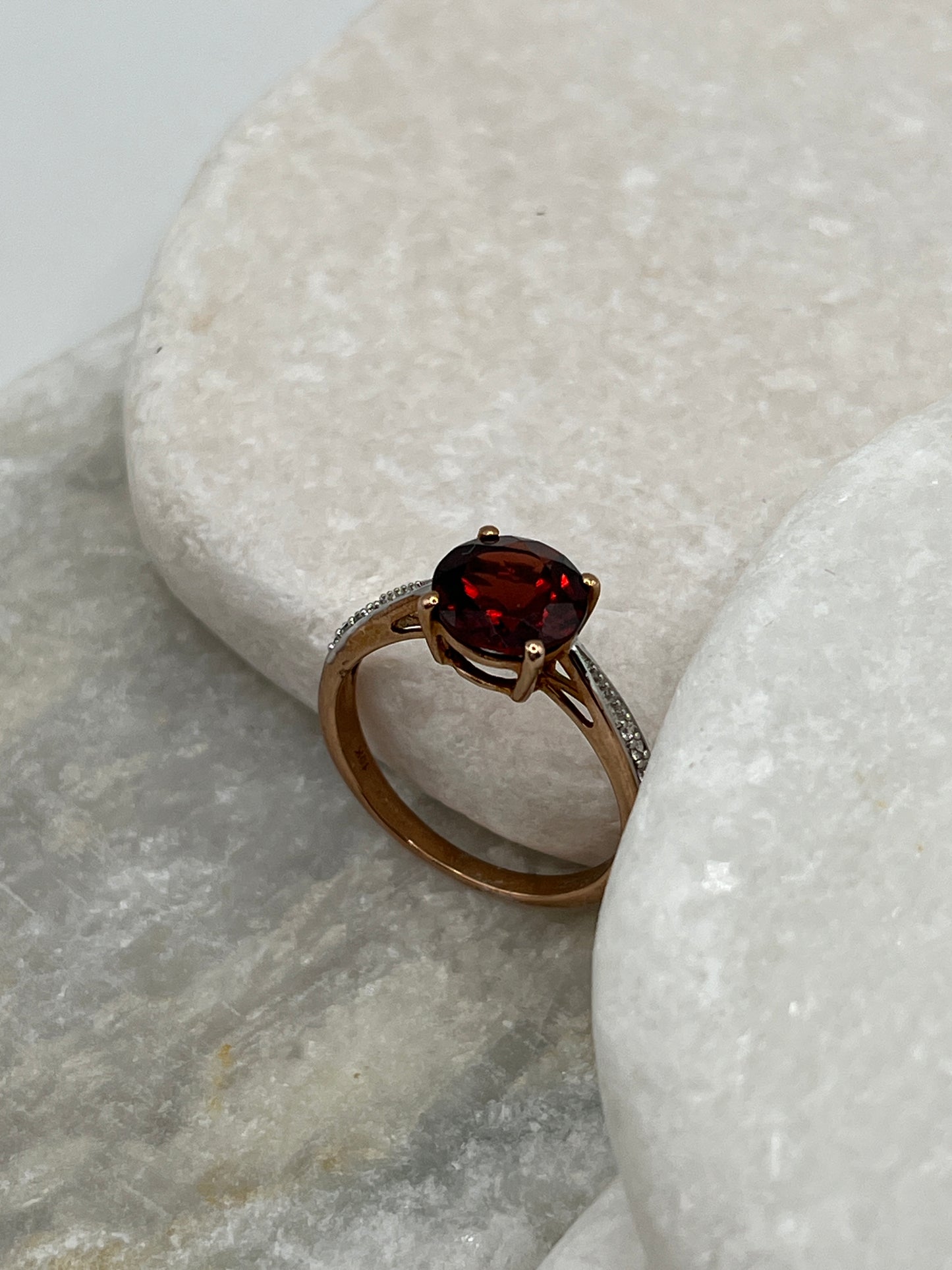 925 Sterling Silver Pink Gold Gilded Garnet And White Topaz Solitaire Ring with White Zircon Shoulders