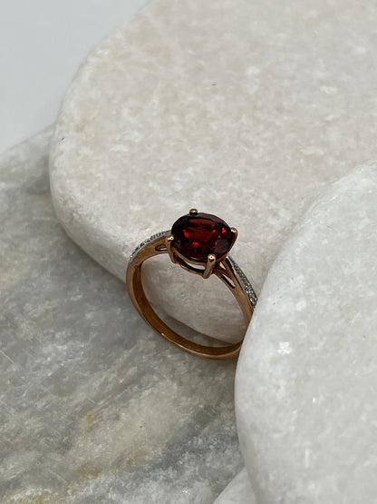 925 Sterling Silver Pink Gold Gilded Garnet And White Topaz Solitaire Ring with White Zircon Shoulders