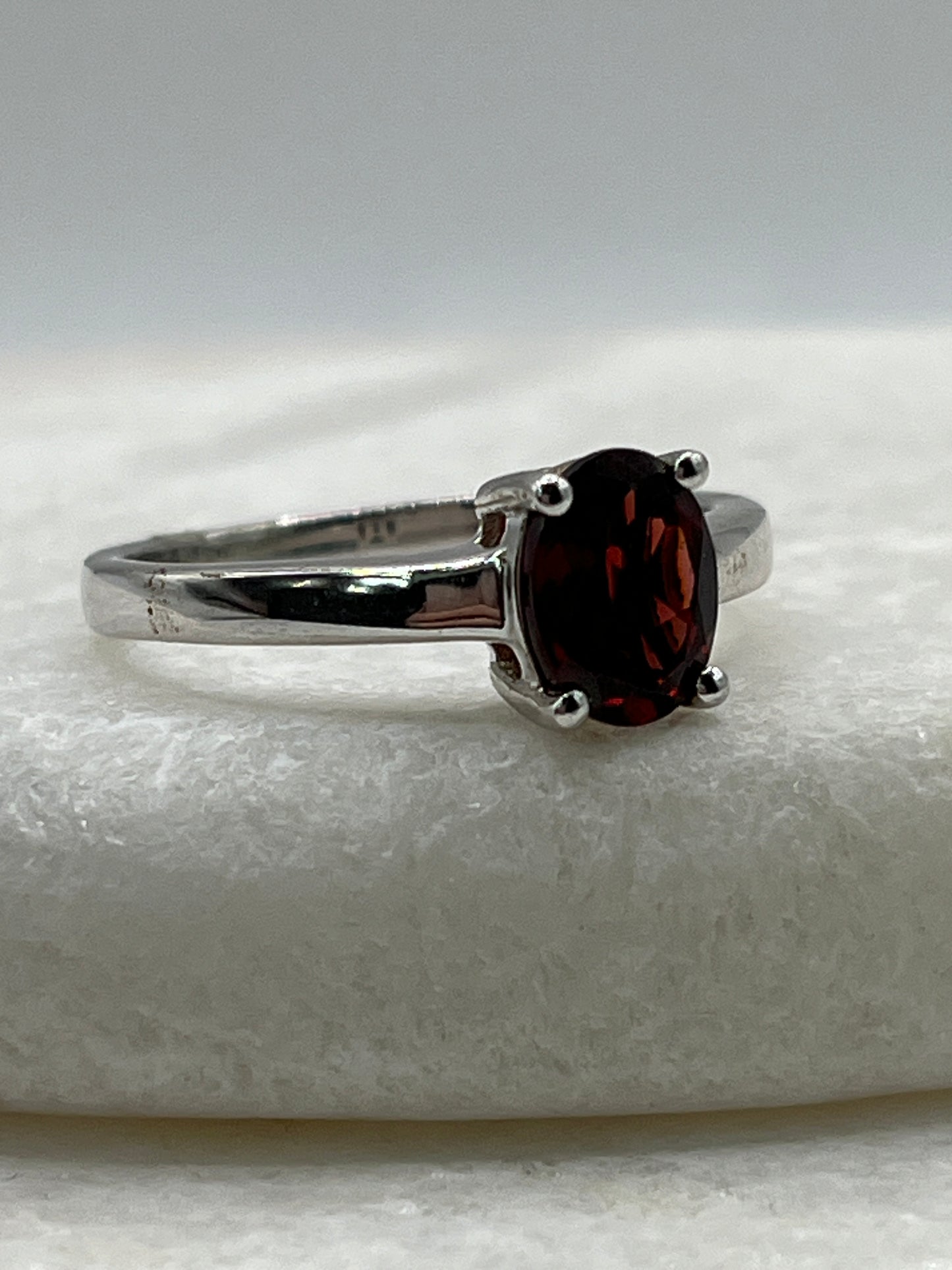 925 Sterling Silver Garnet Solitaire Ring - Size Q